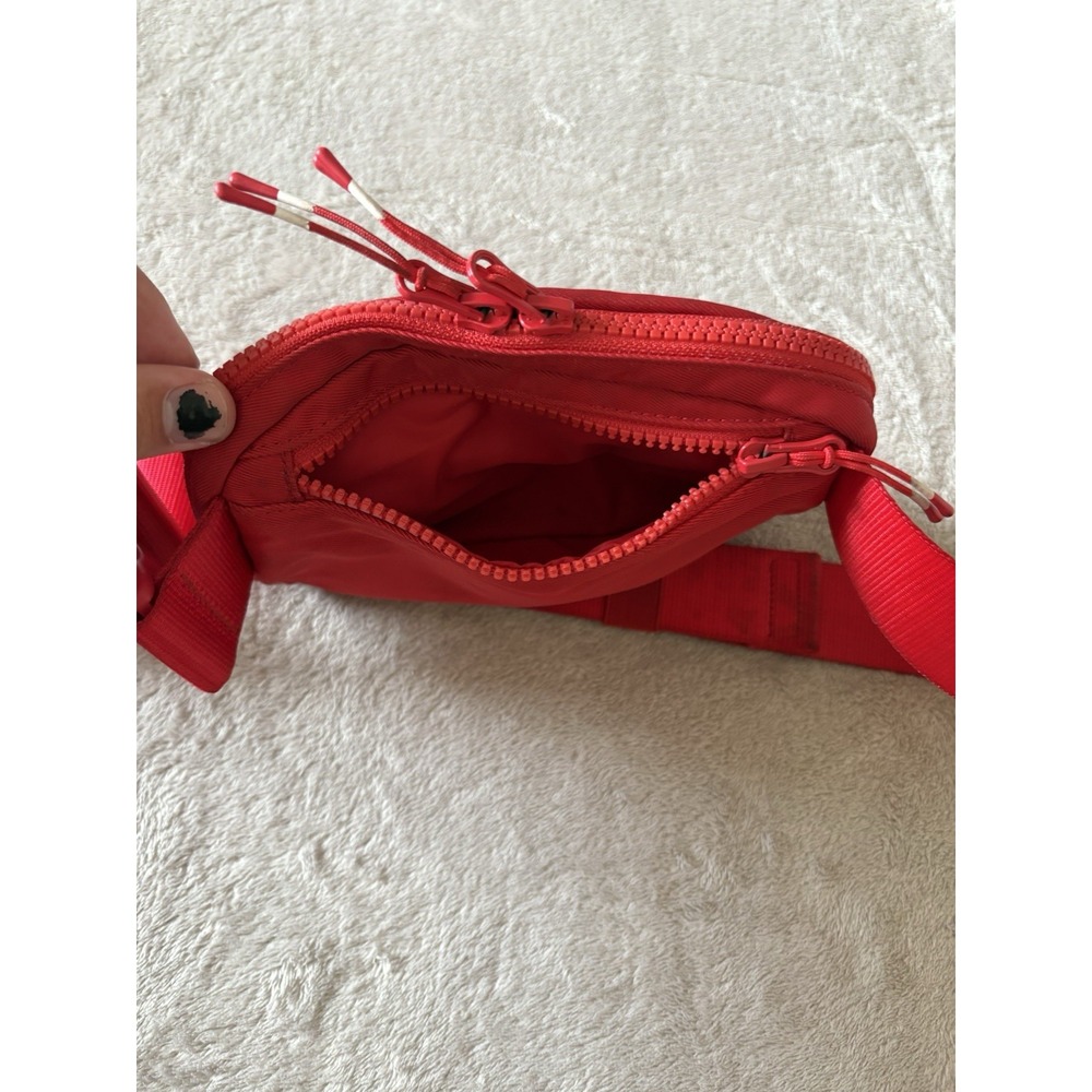 Fabletics The Belt Bag, Adjustable Waist Size - Heated‎ Red - Picture 3 of 8